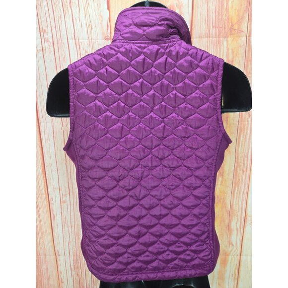 L.L. Bean XS Quilted Plum Vest 100% Polyester Shell & Insulation - Nylon Lining - Picture 2 of 7